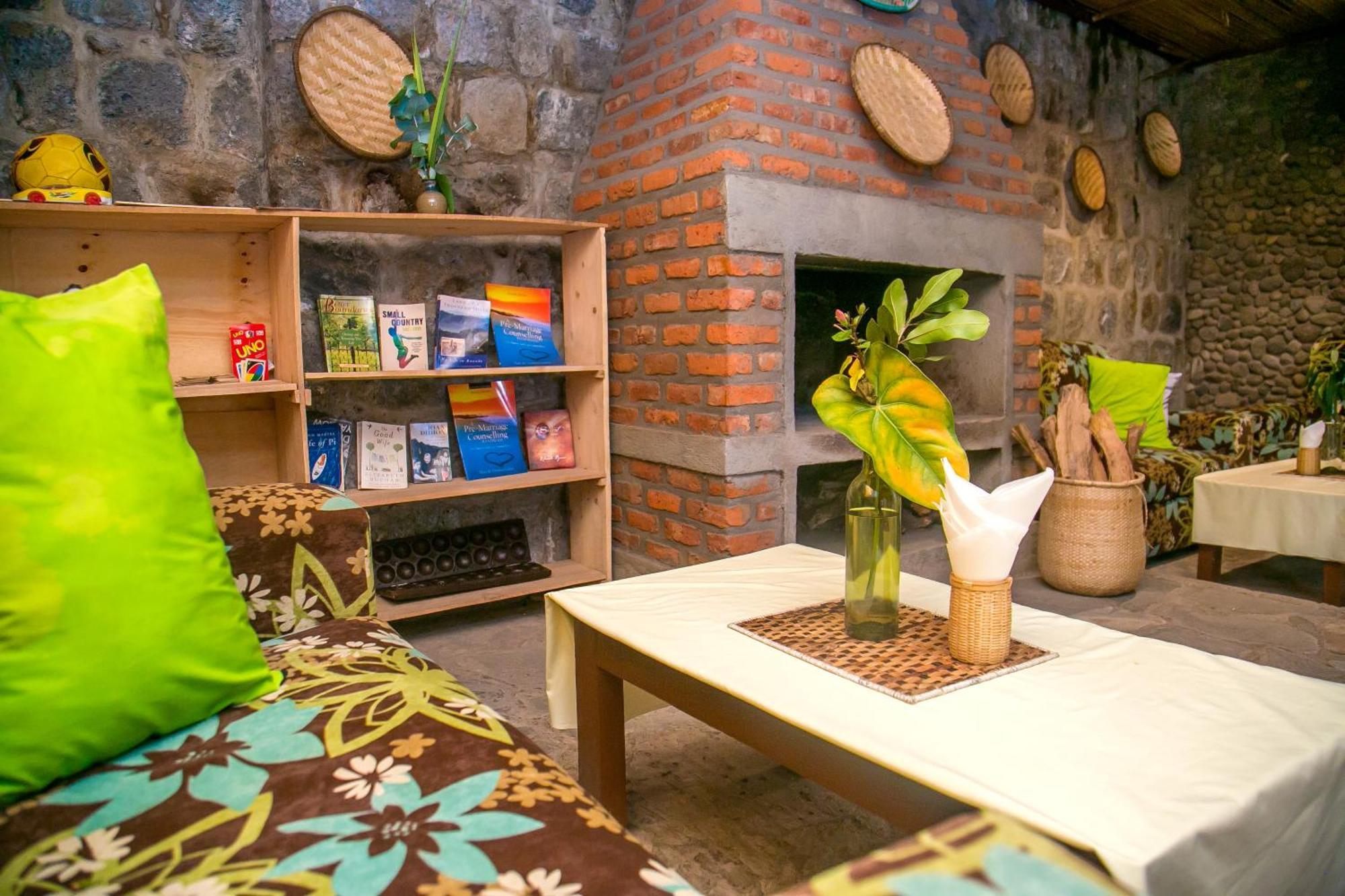Karisimbi Cave Resort 루헹게리 외부 사진