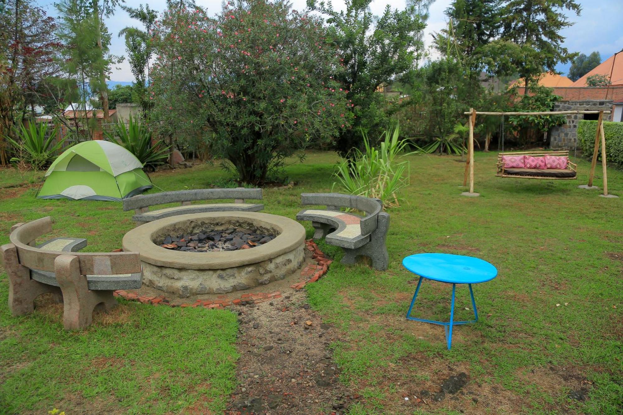 Karisimbi Cave Resort 루헹게리 외부 사진